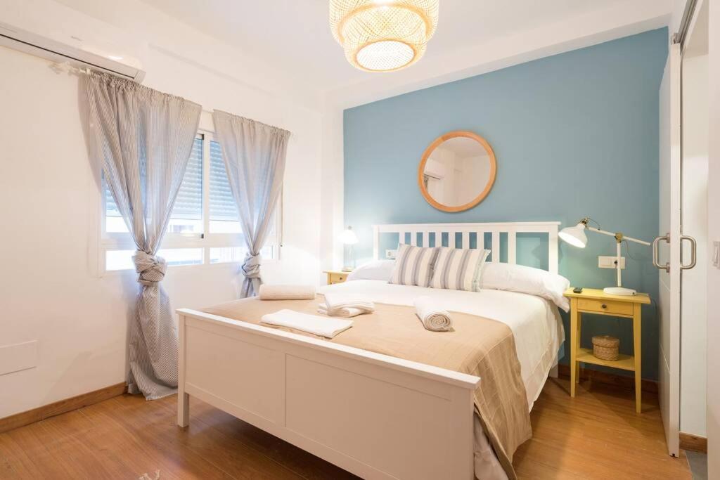 Tgh/ Malaga Centro Con Parking Apartment Exterior photo